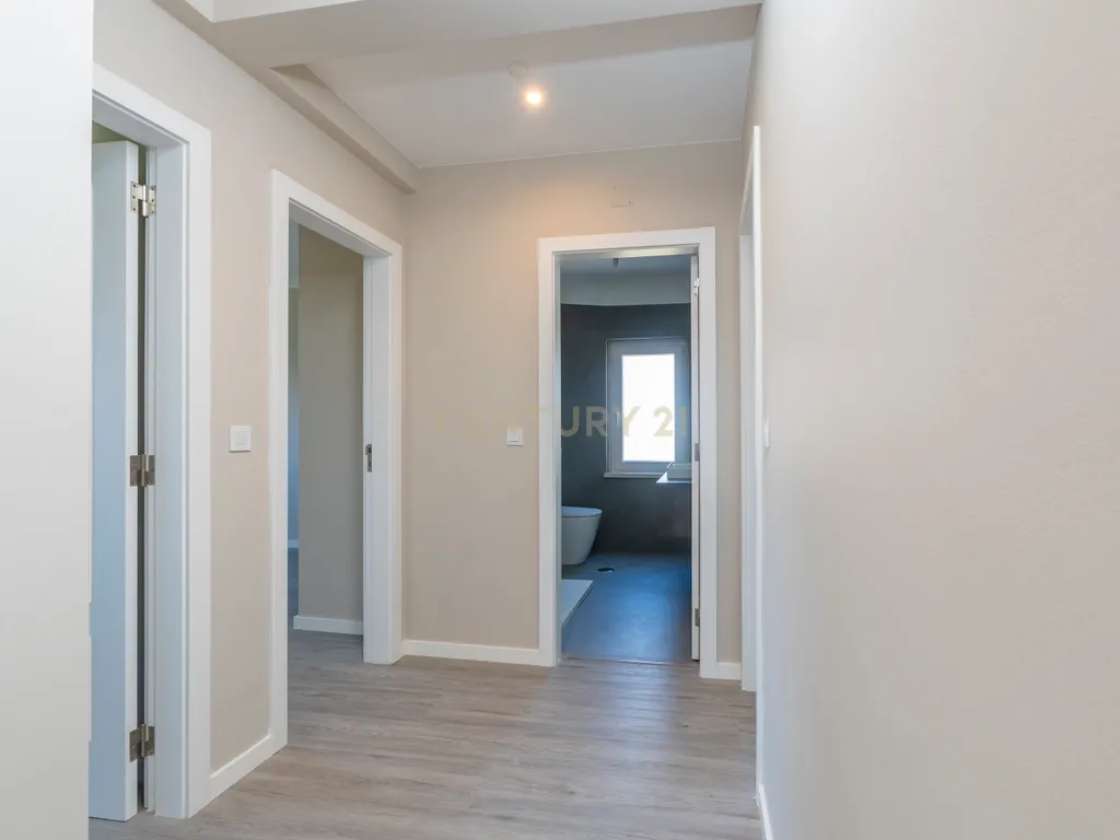 Apartamento Remodelado com Vista Mar na Ericeira, lugar de parqueamento - Image 28