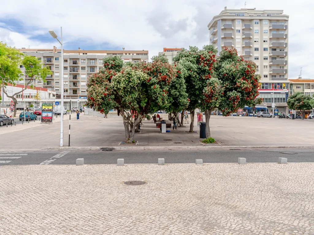 T3 Almada (Praça são joao Batista) - Image 37