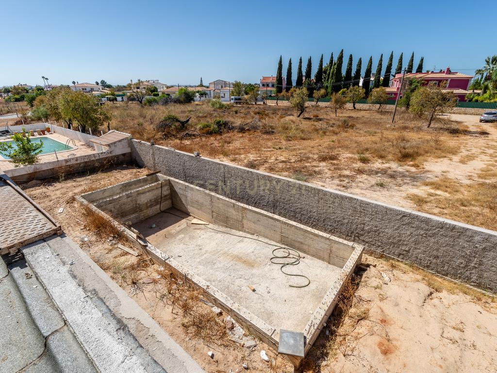 Moradia T5 contemporânea em construção avançada com piscina | Álamos, Guia – Albufeira - Image 33