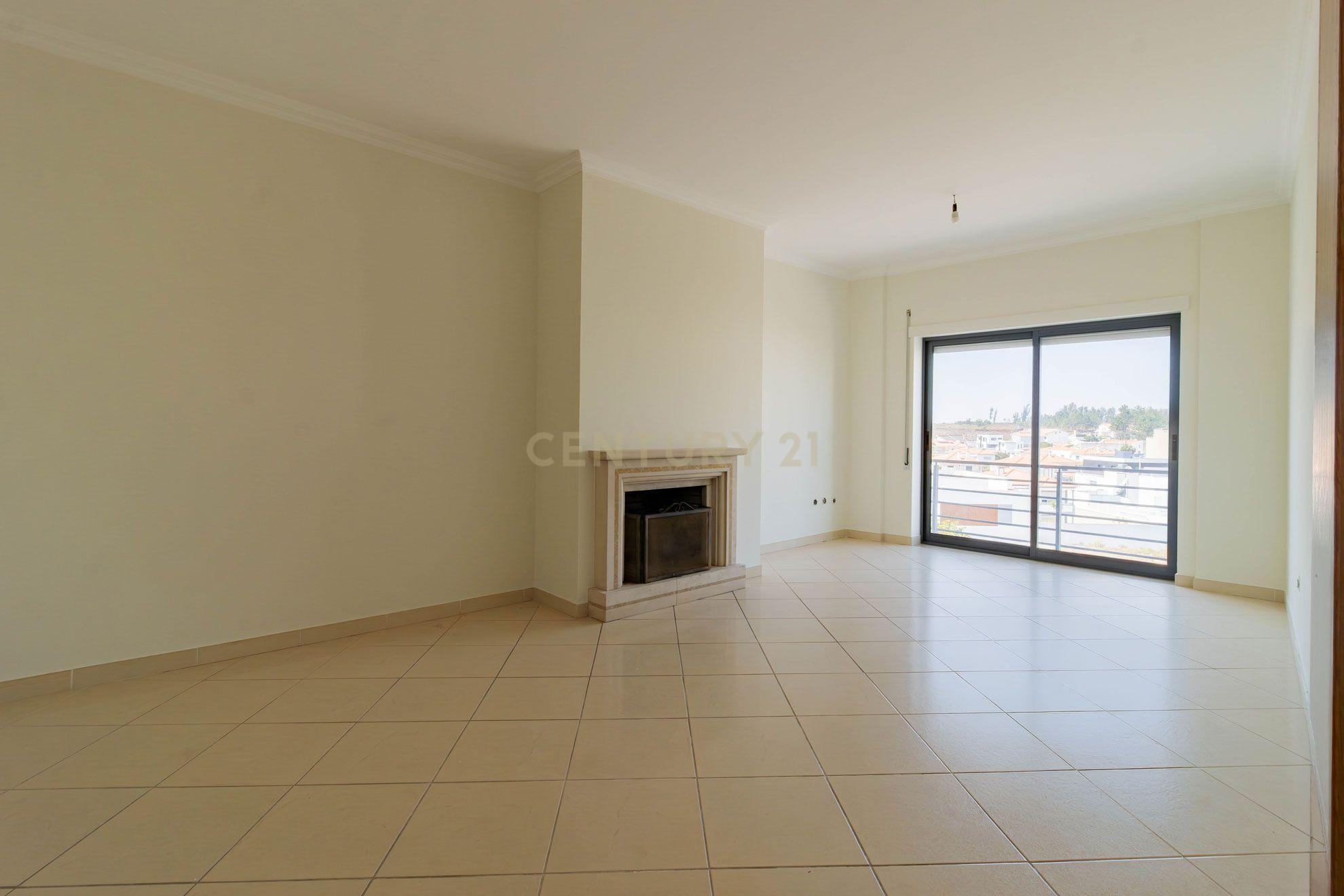 Fotografia 5 de Excelente Apartamento T2 com 2 WC e Garagem