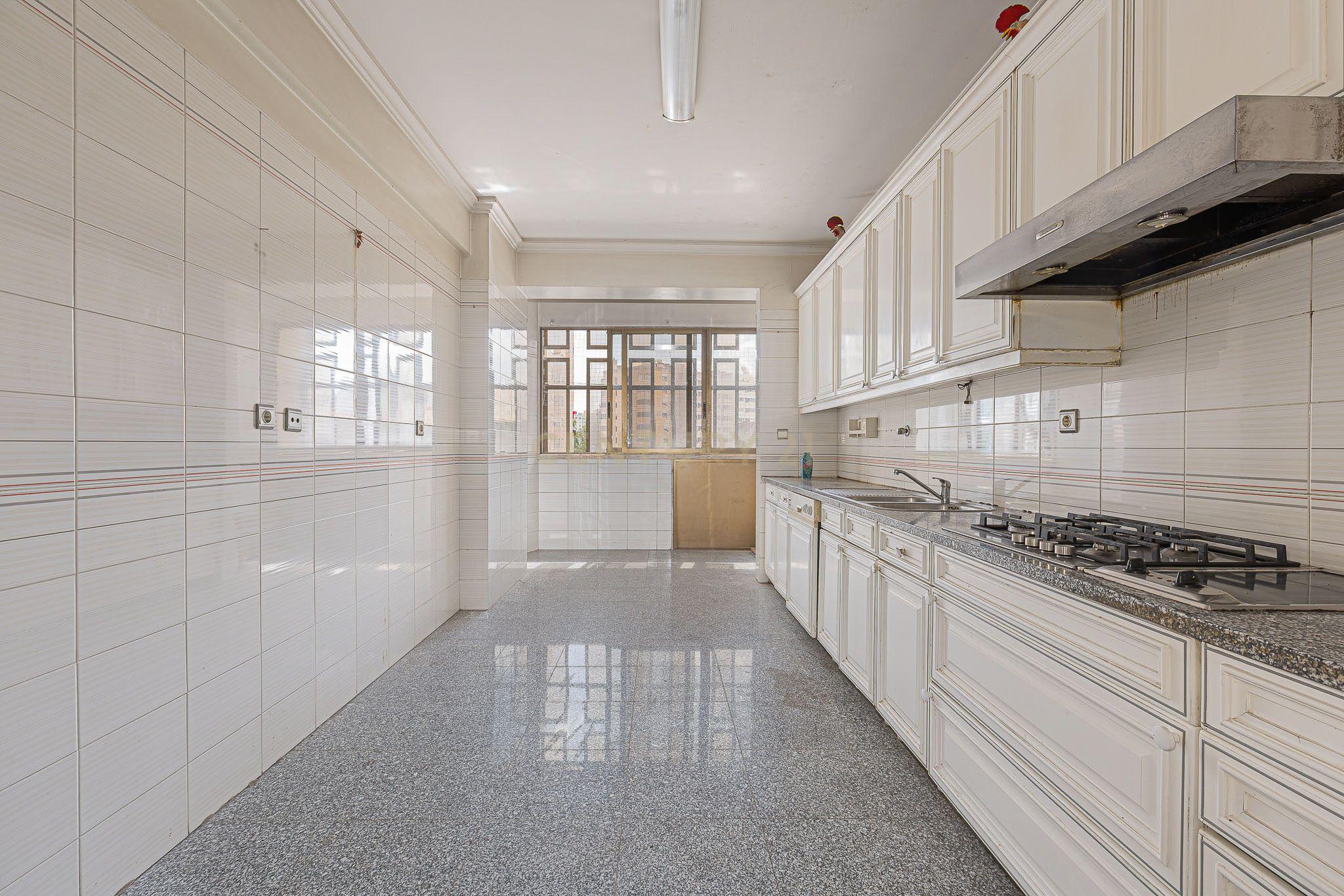 Fotografia 3 de T4 com 180 m² e Garagem Box no Areeiro, Lisboa