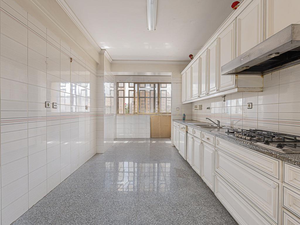 T4 com 180 m² e Garagem Box no Areeiro, Lisboa - Image 3