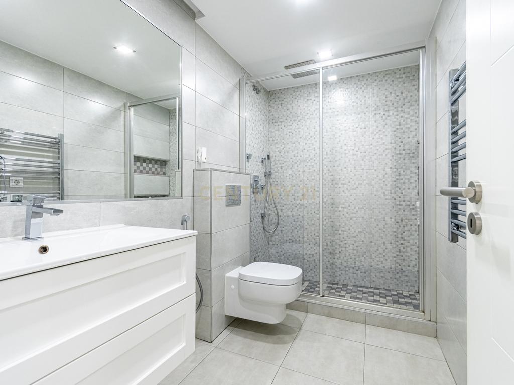 Apartamento T4 convertido em T3 com Closet e Box, Jardim da Radial - Image 15