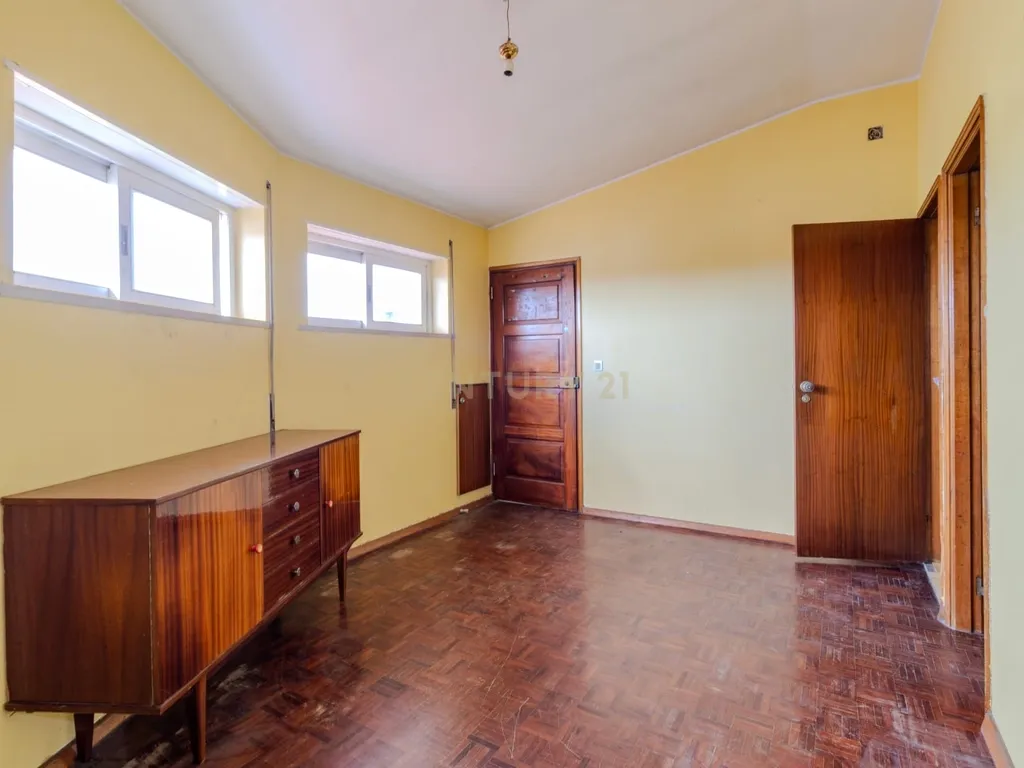 Moradia T3 + T1 + Espaço Comercial – Oportunidade Única no Centro da Vieira de Leiria - Image 19