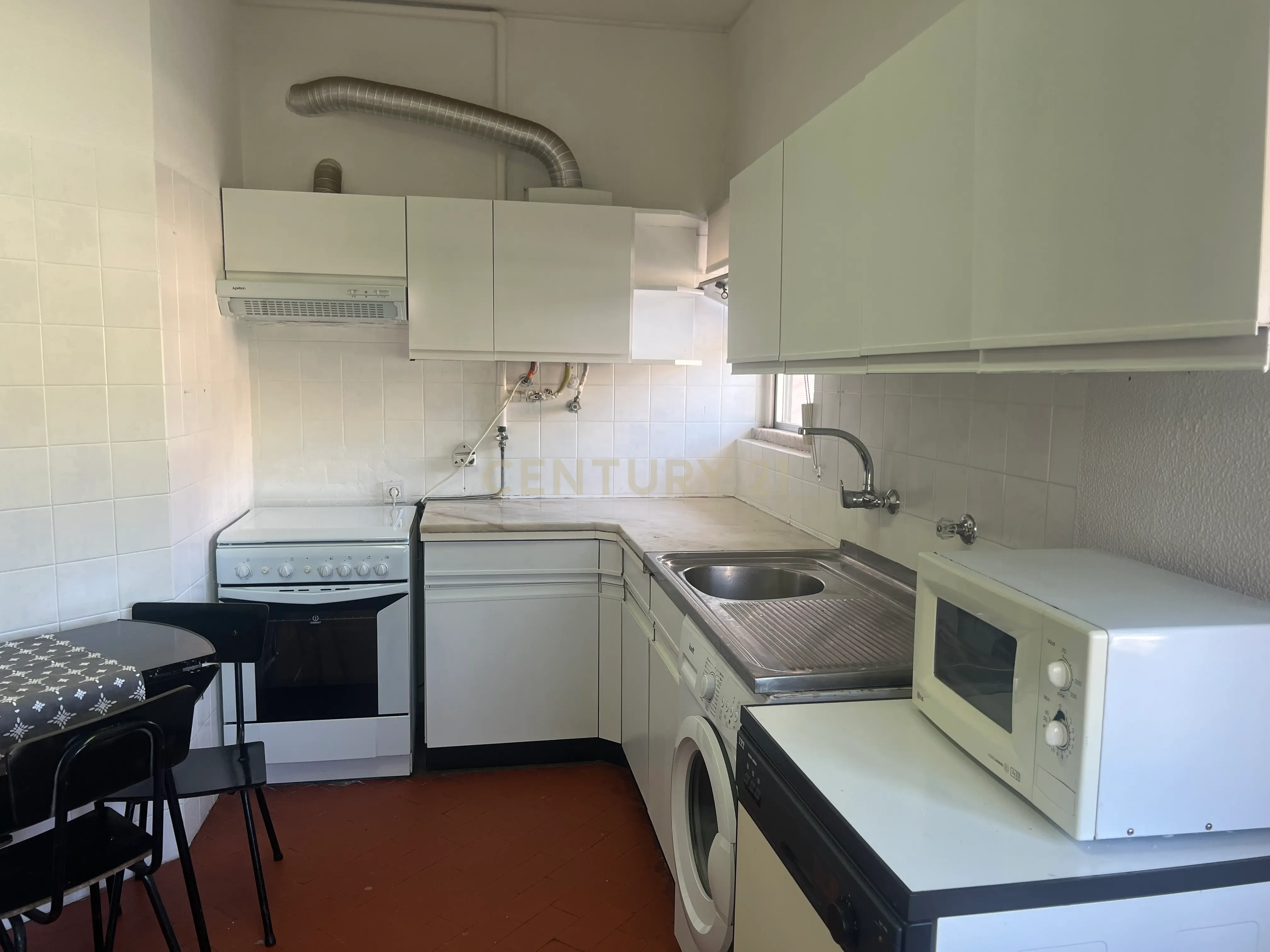 Fotografia 9 de Apartamento T1 mobilado, para arrendar em S. João de Caparica, Almada
