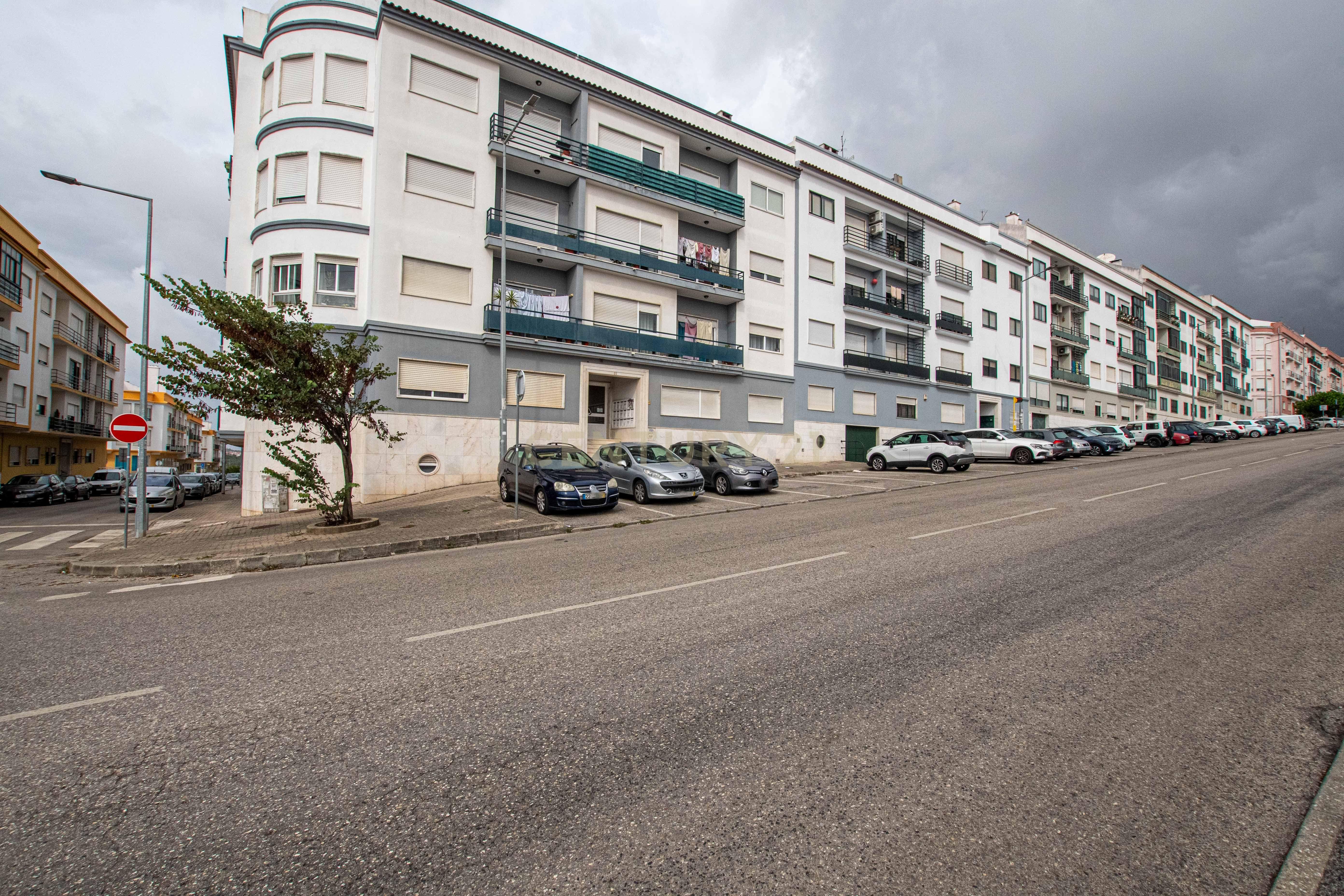 Fotografia 9 de Apartamento T3 de 135 m² com Box para 2 Carros, Elevador e Arrecadação para arrendar | Agualva-Cacém