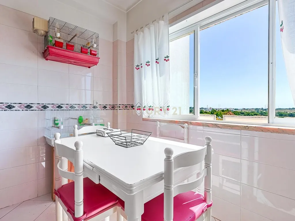 T2 com Vista Panorâmica sobre Setúbal | Excelente Localização - Image 11