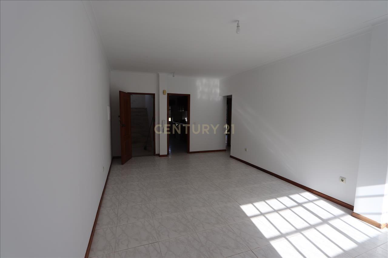 Apartamento T2 com Varanda, na Quinta do Conde - Image 6