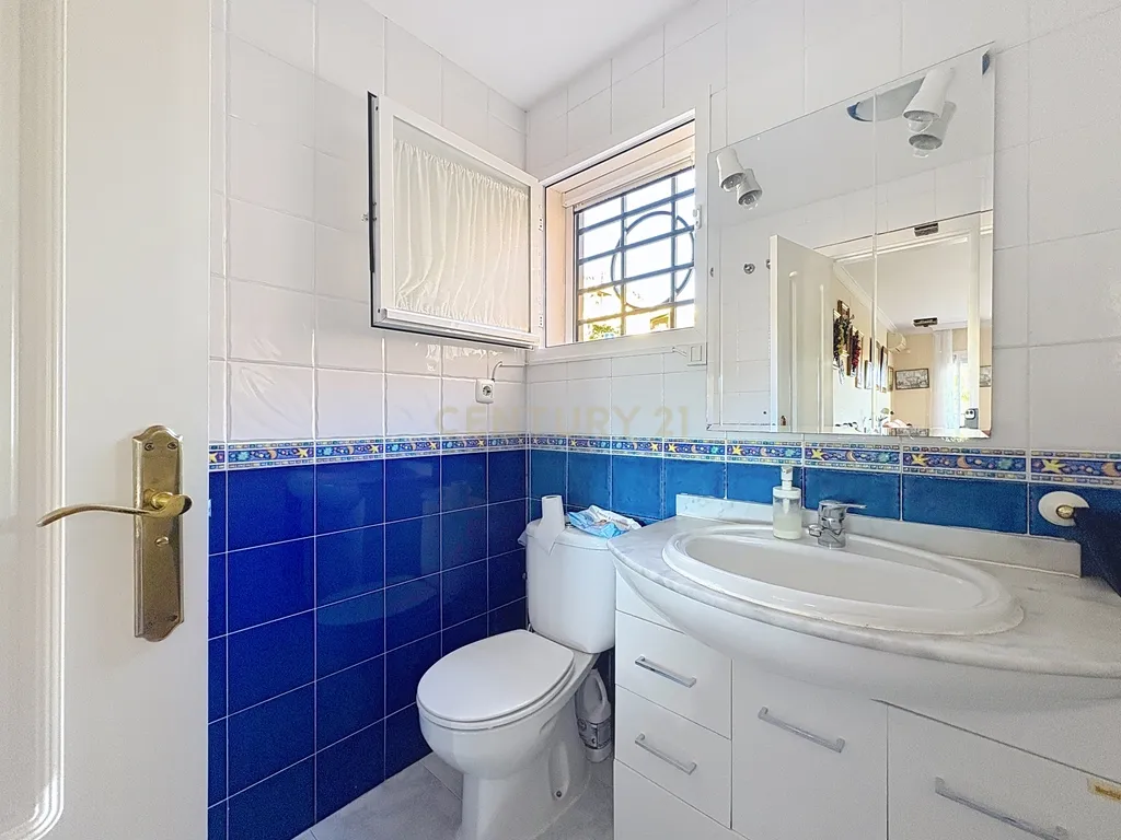 Apartamento com Vista Mar em Benalmádena, Málaga - Image 32