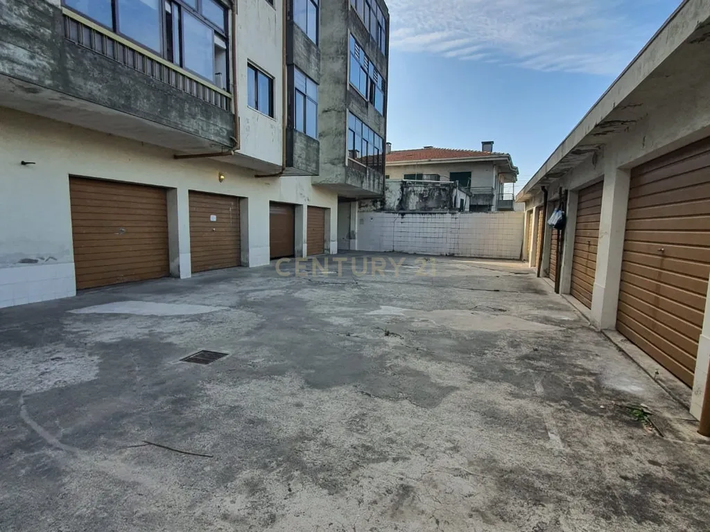 T3 com lugar de garagem à Estação da Travagem - Image 17