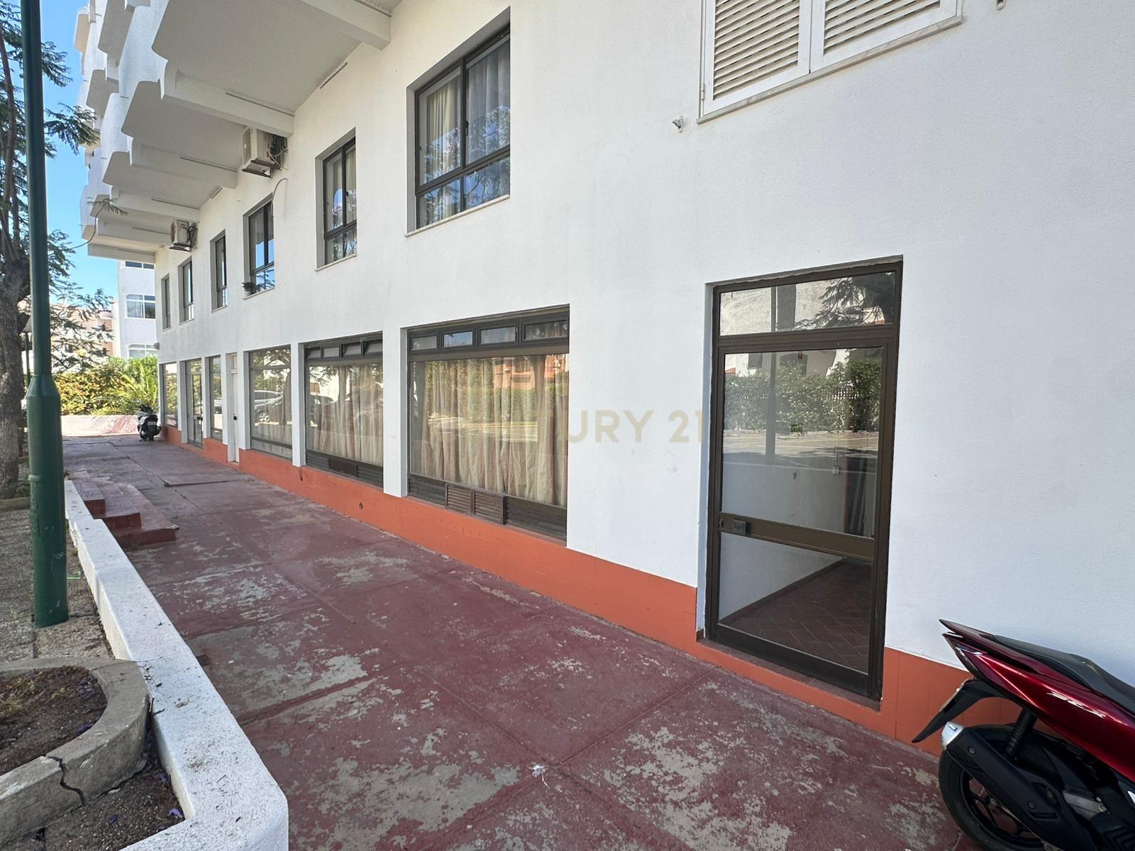 Fotografia 2 de Centro Empresarial Premium de Vilamoura | 3 Frações Comerciais | Arrendamento ou Venda