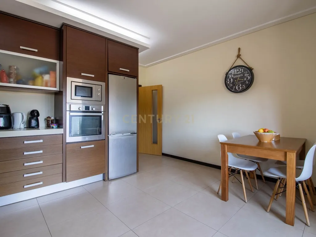 T3 com Terraço de 63 m² e Garagem de 70 m² | Comeira, Marinha Grande - Image 9