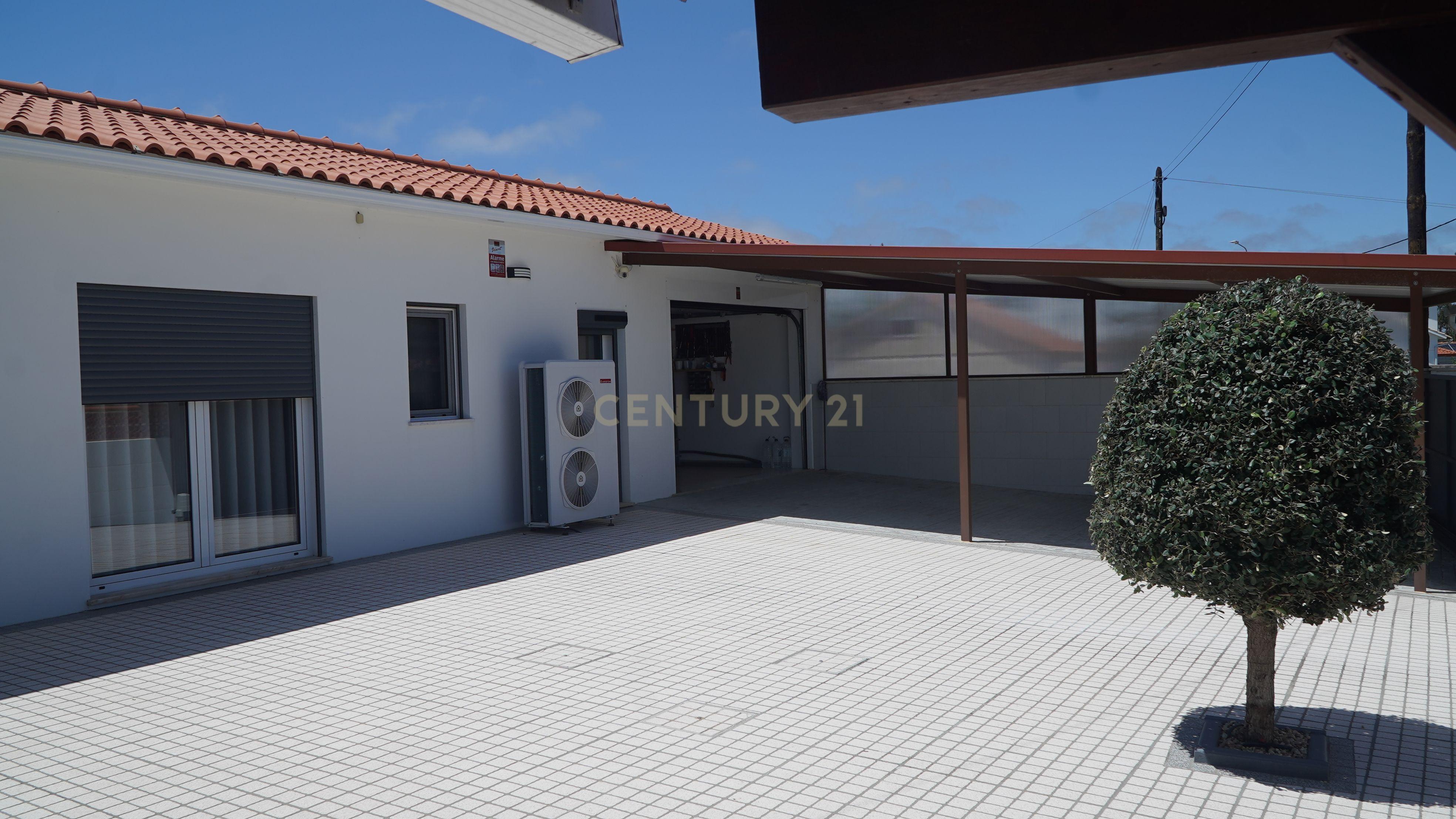 Moradia Renovada em Vieira de Leiria, Marinha Grande - View 3