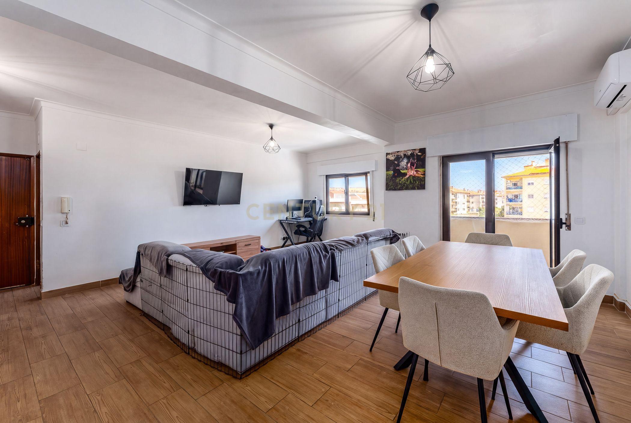 Fotografia 8 de Apartamento T2 em Vila Franca de Xira com Varanda e Ar Condicionado