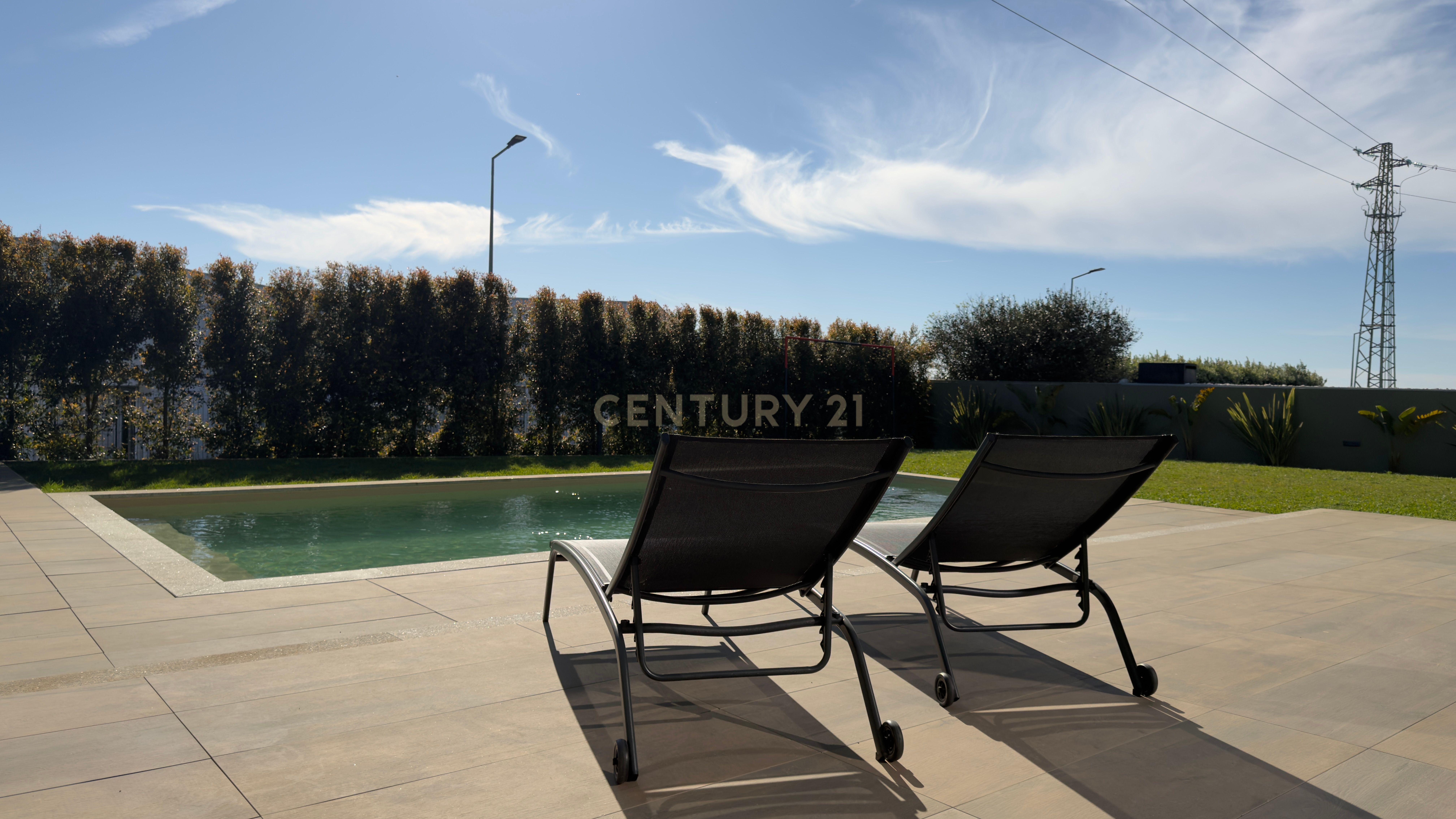 Fotografia 7 de Moradia Contemporânea de Luxo em Azurara | Elegância, Privacidade e Distinção