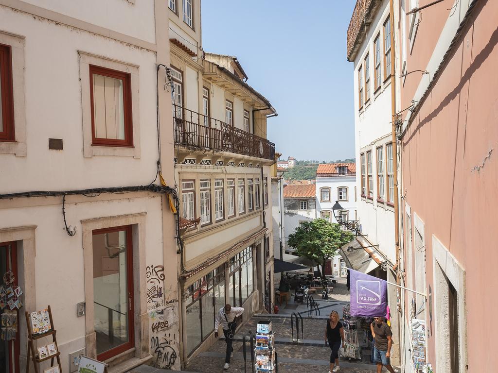 T4 Renovado no Coração da Quebra Costas – Coimbra - Image 1