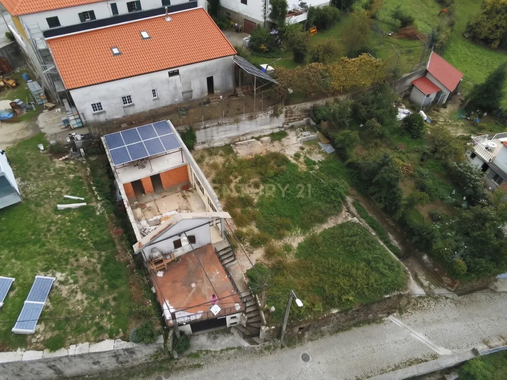 Magnífica Casa com Terreno e Projeto Aprovado no Coração do Gerês - Image 8