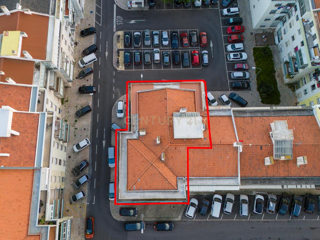 Apartamento T6 | Último Andar | 226m² | Quinta das Palmeiras, Oeiras - Image 2