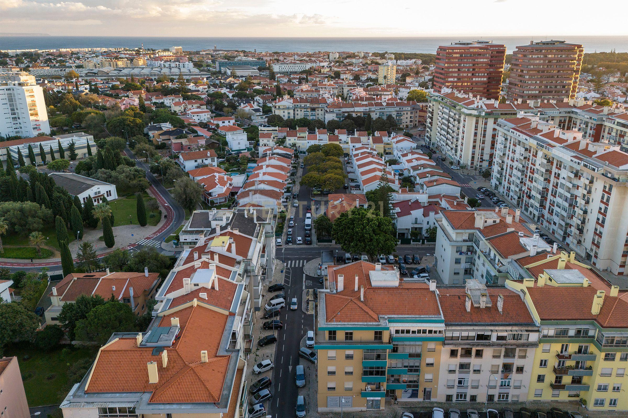 Apartamento T6 | Último Andar | 226m² | Quinta das Palmeiras, Oeiras - Image 5
