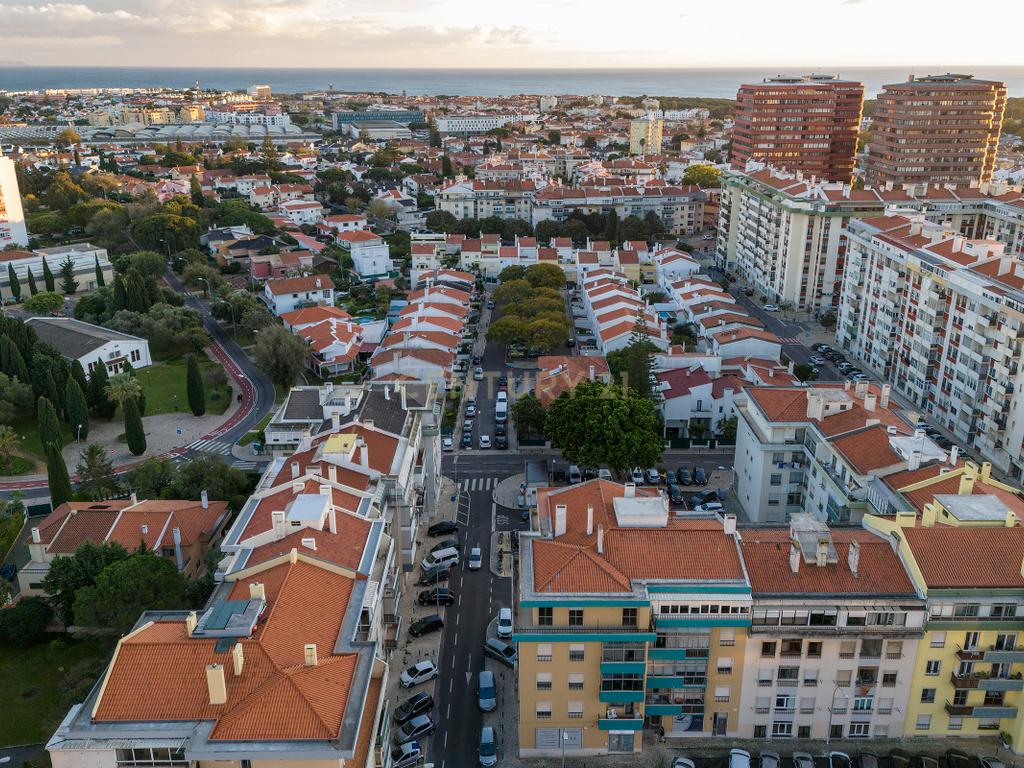 Apartamento T6 | Último Andar | 226m² | Quinta das Palmeiras, Oeiras - Image 5