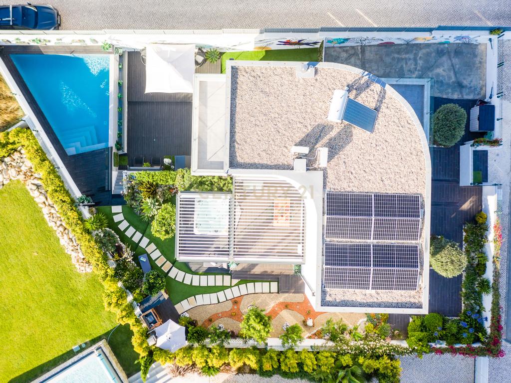 Moradia T3+2 | Sesimbra com Piscina, Jacuzzi, duas Pérgulas Bioclimáticas e muito mais. - Image 111