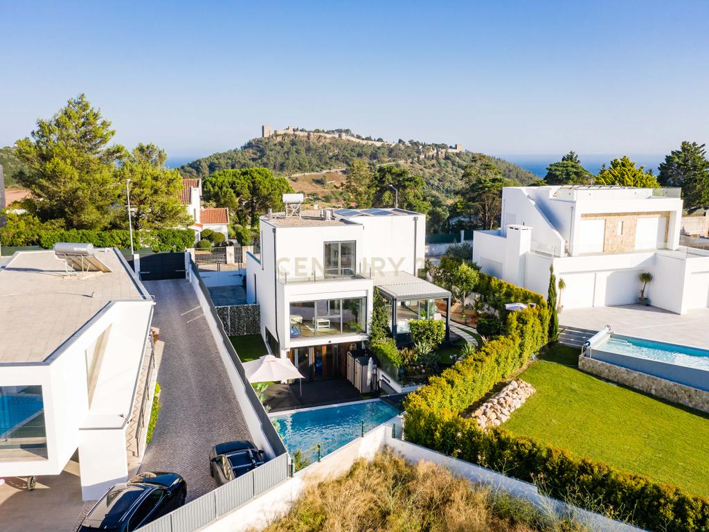 Moradia T3+2 | Sesimbra com Piscina, Jacuzzi, duas Pérgulas Bioclimáticas e muito mais. - Image 49