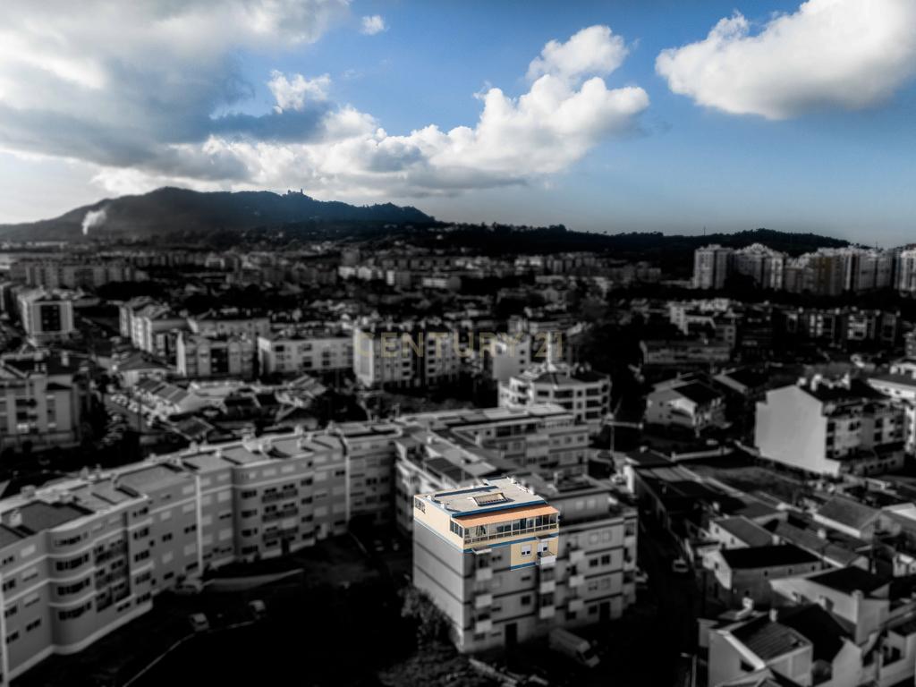 Duplex Renovado com Terraços em Mem-Martins - Image 55