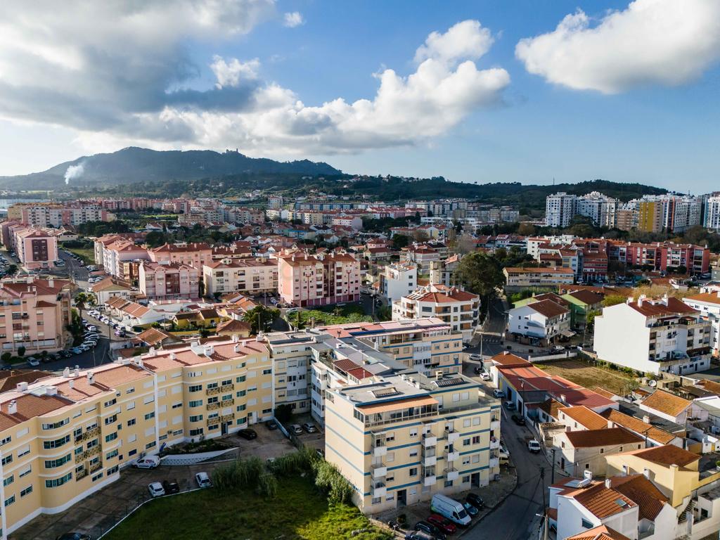 Duplex Renovado com Terraços em Mem-Martins - Image 54