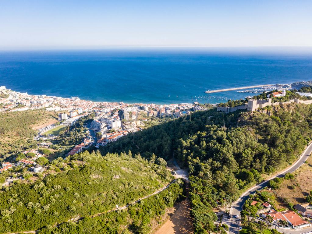 Moradia T3+2 | Sesimbra com Piscina, Jacuzzi, duas Pérgulas Bioclimáticas e muito mais. - Image 53