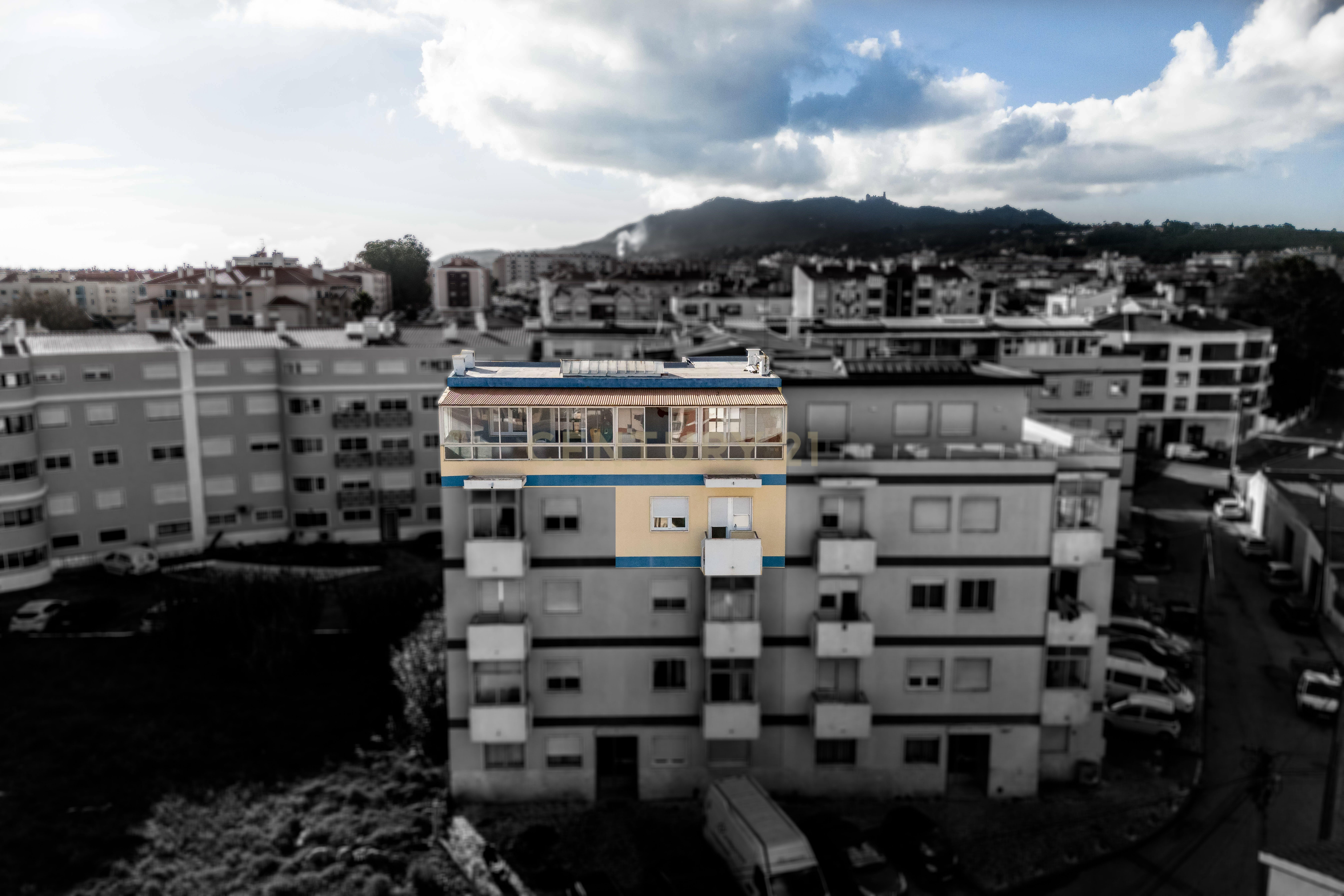 Duplex Renovado com Terraços em Mem-Martins - Image 51