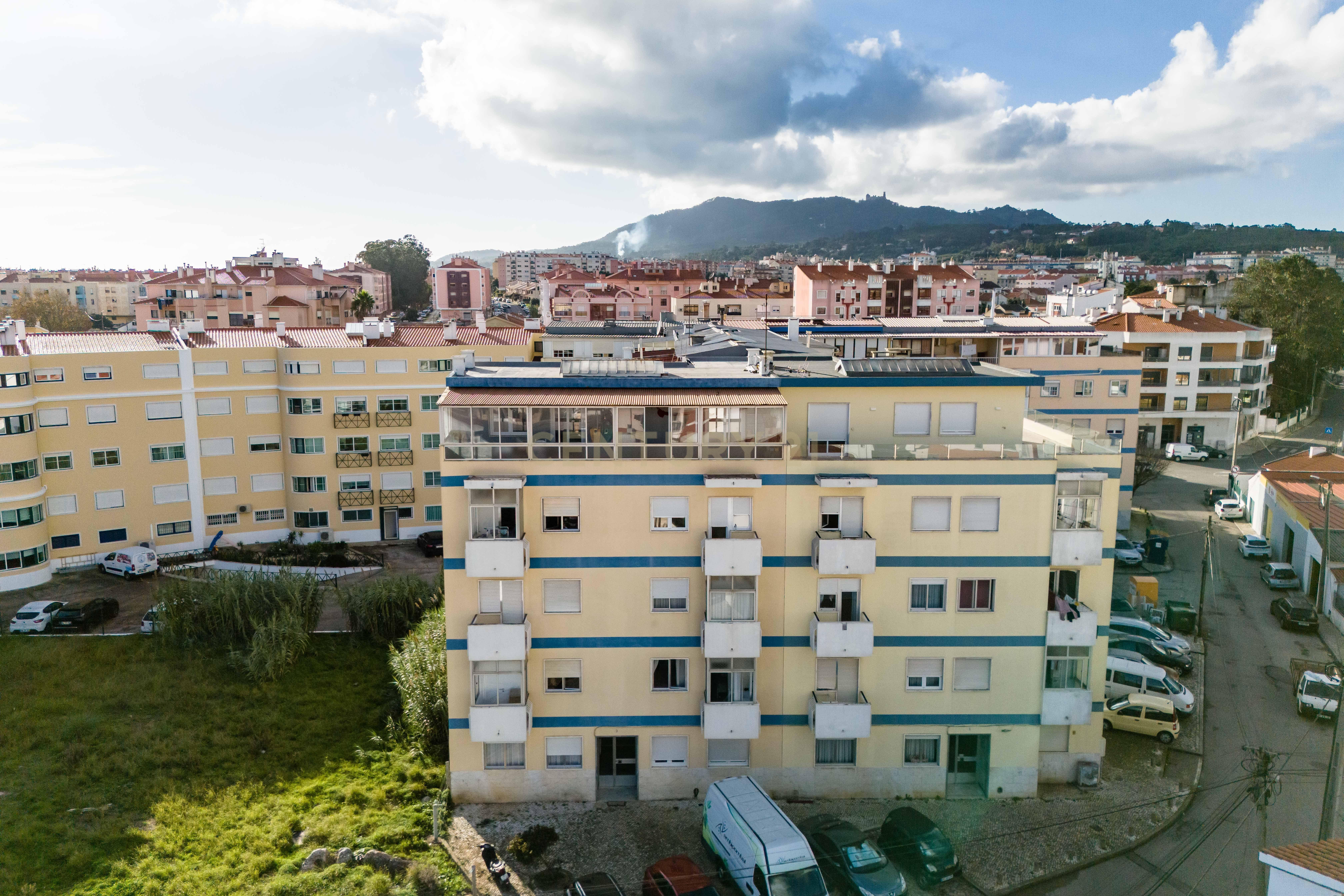 Duplex Renovado com Terraços em Mem-Martins - Image 50