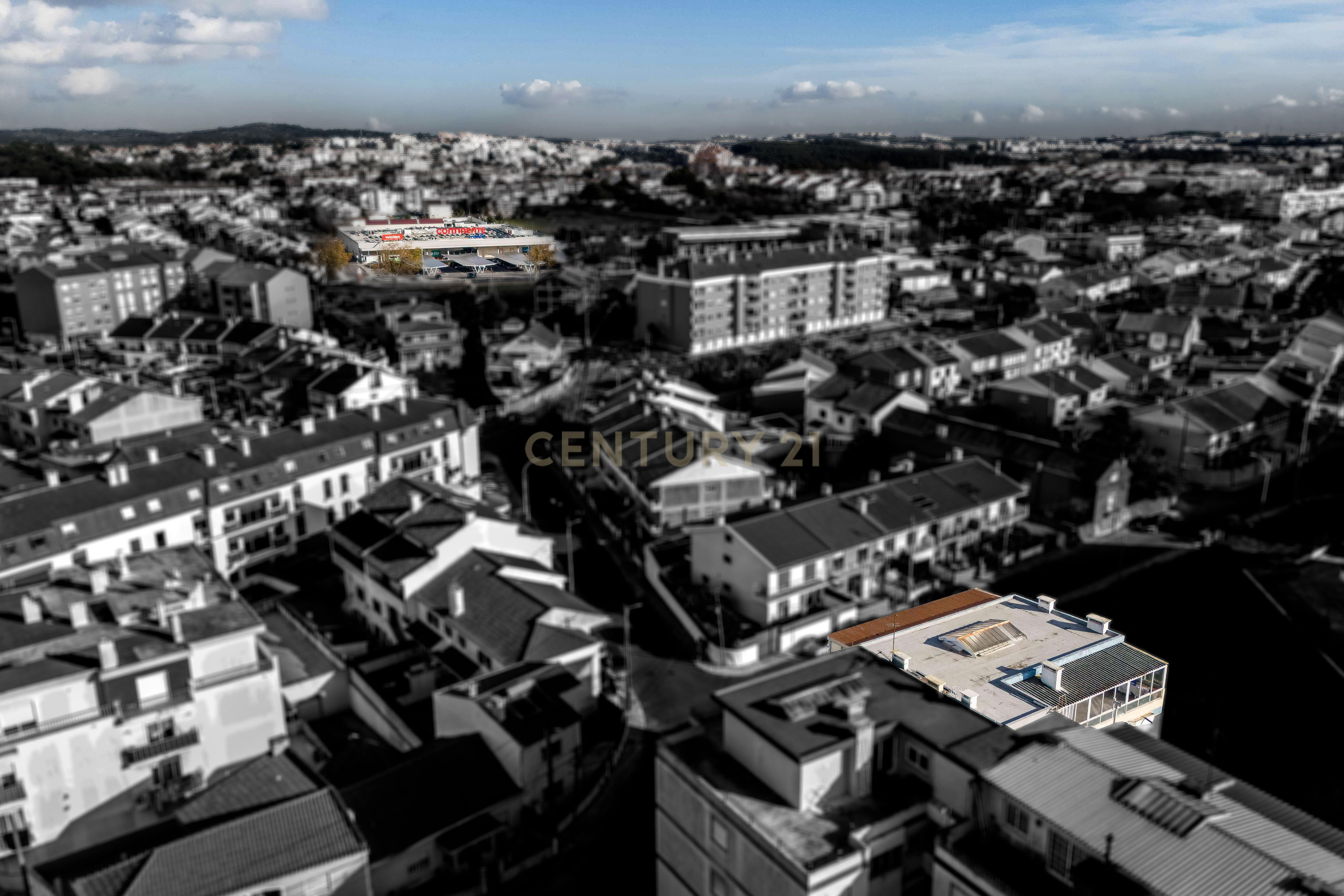 Duplex Renovado com Terraços em Mem-Martins - Image 57