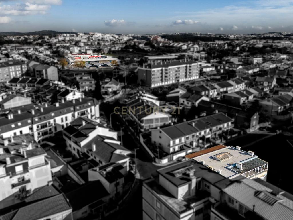 Duplex Renovado com Terraços em Mem-Martins - Image 57