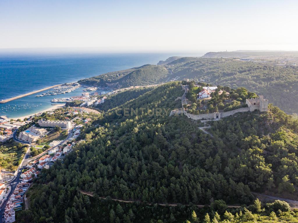 Moradia T3+2 | Sesimbra com Piscina, Jacuzzi, duas Pérgulas Bioclimáticas e muito mais. - Image 54
