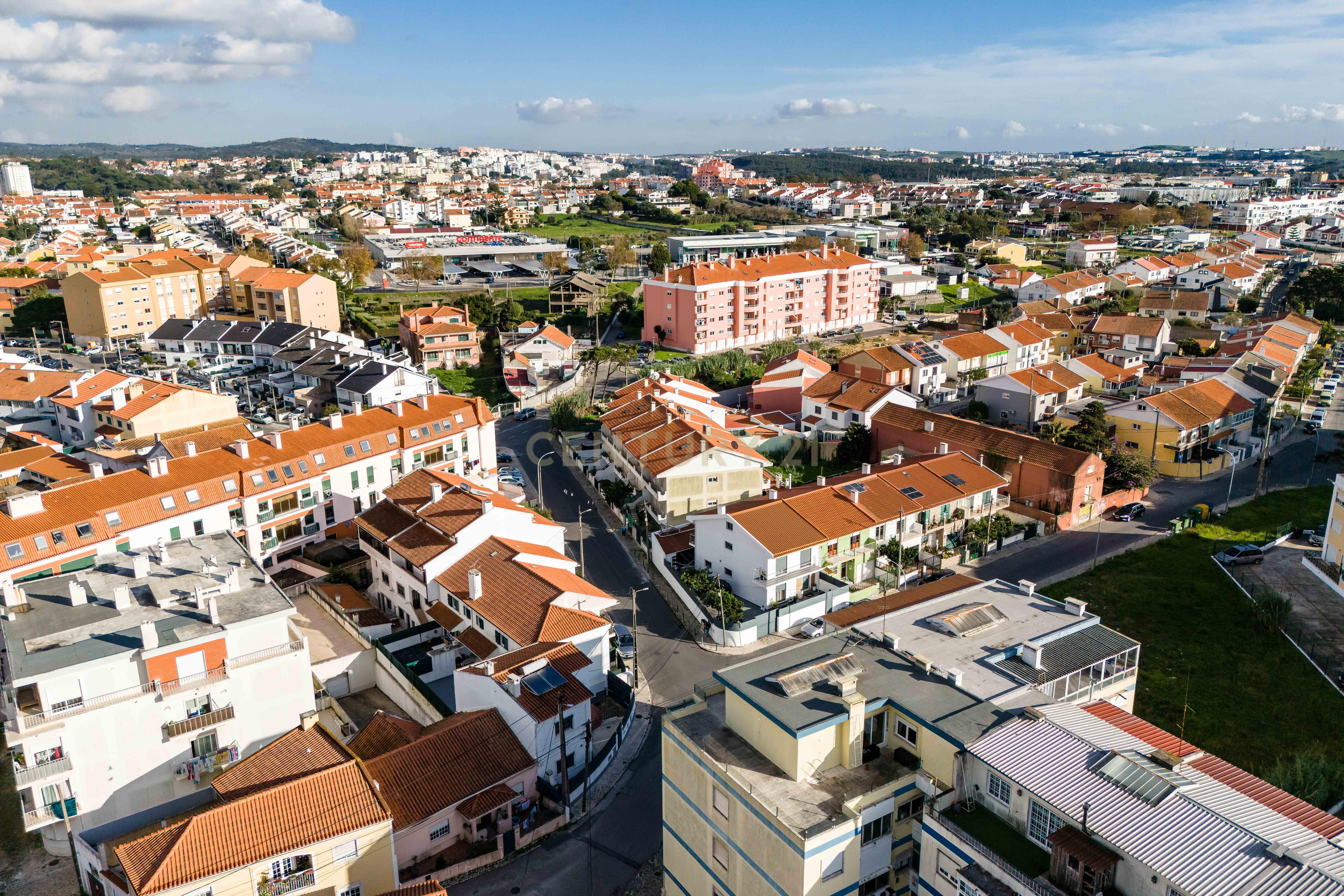 Duplex Renovado com Terraços em Mem-Martins - Image 56