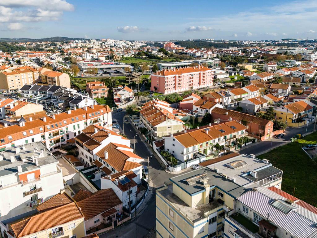 Duplex Renovado com Terraços em Mem-Martins - Image 56