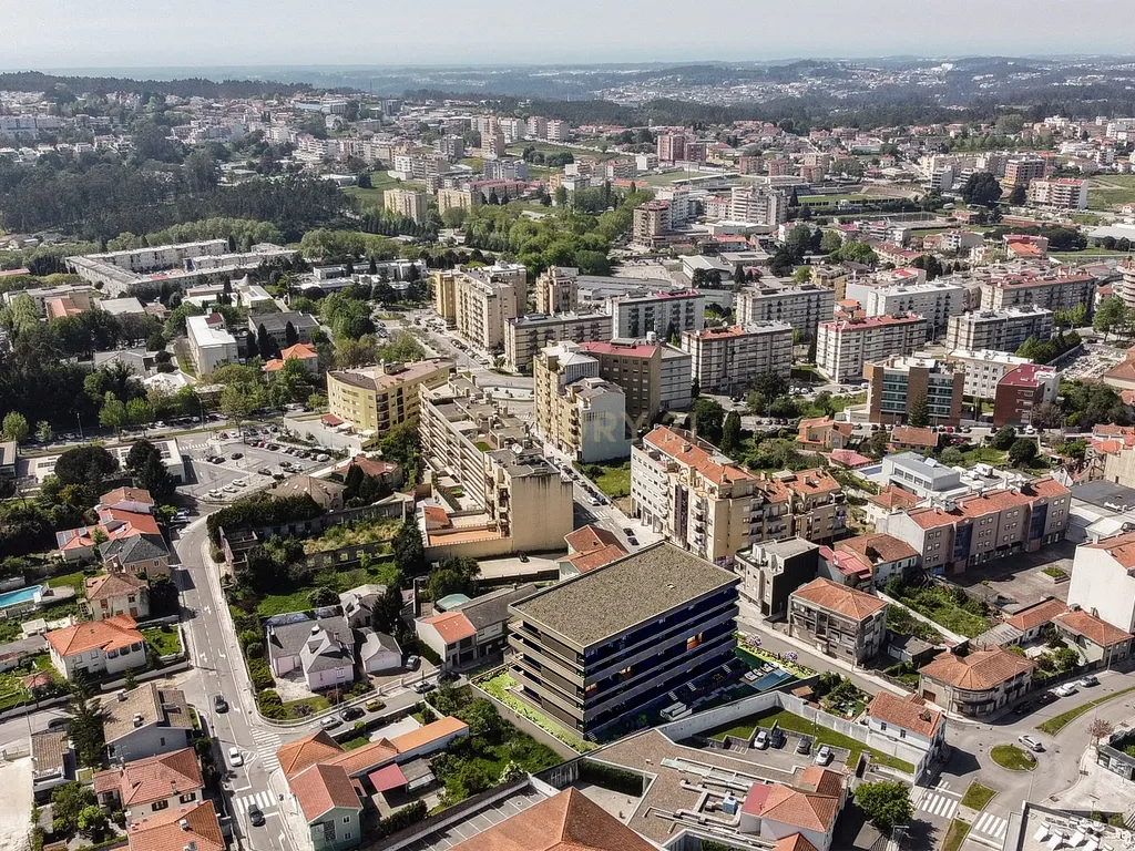 Apartamento T3 com terraço, em condomínio com piscina e jardim - Image 14