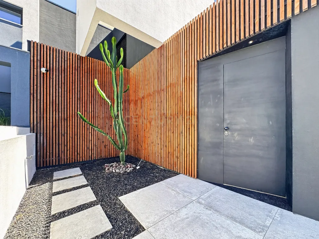 Moradia T3 de Excelência na Aroeira – Conforto, Elegância e Qualidade de Construção - Image 35