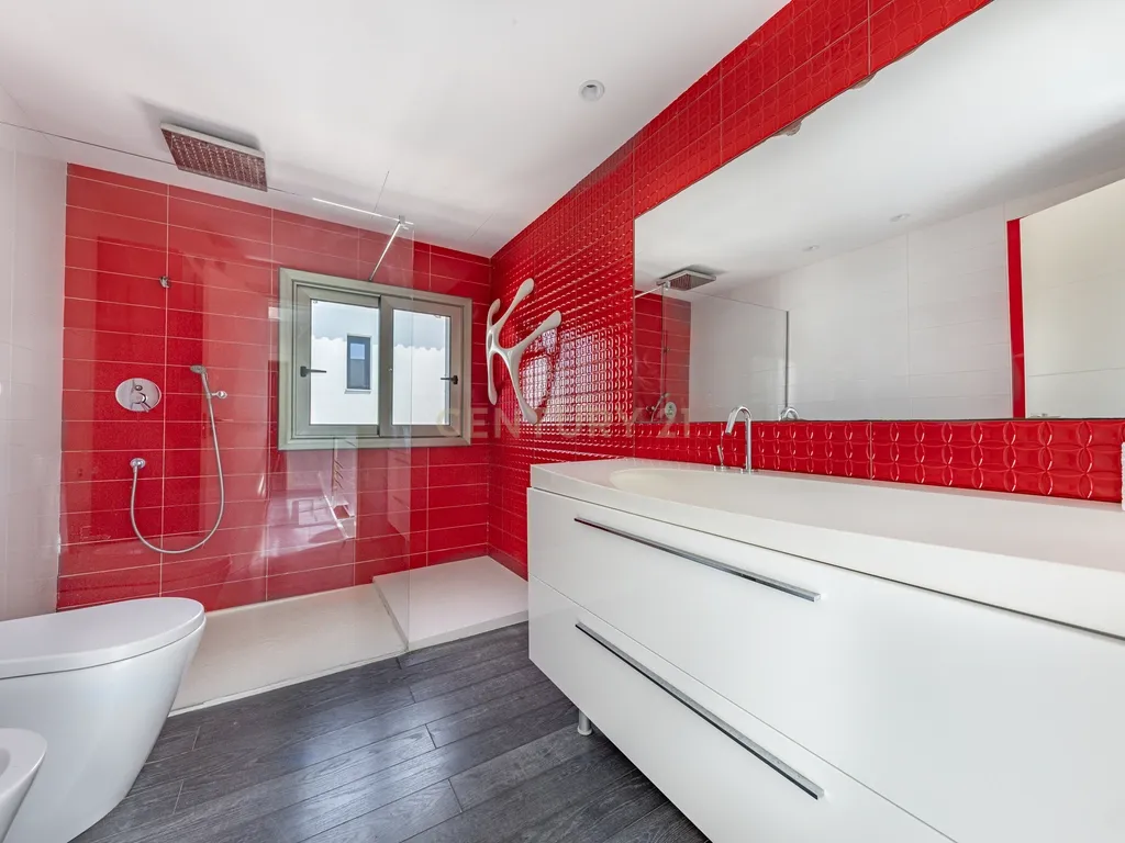 Villa de Design em Segunda Linha de Mar em Sitges com Mobiliário de Marcas de Luxo - Image 53