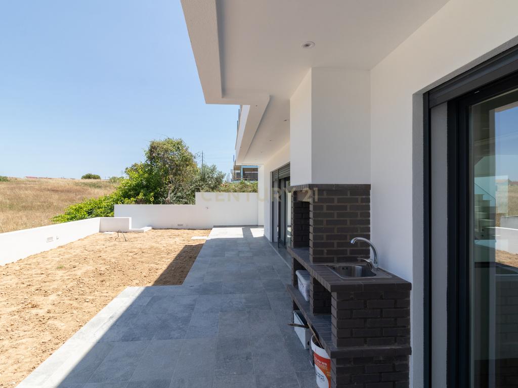 Moradia Nova T4 Foros da Amora com vista desafogada - Image 17