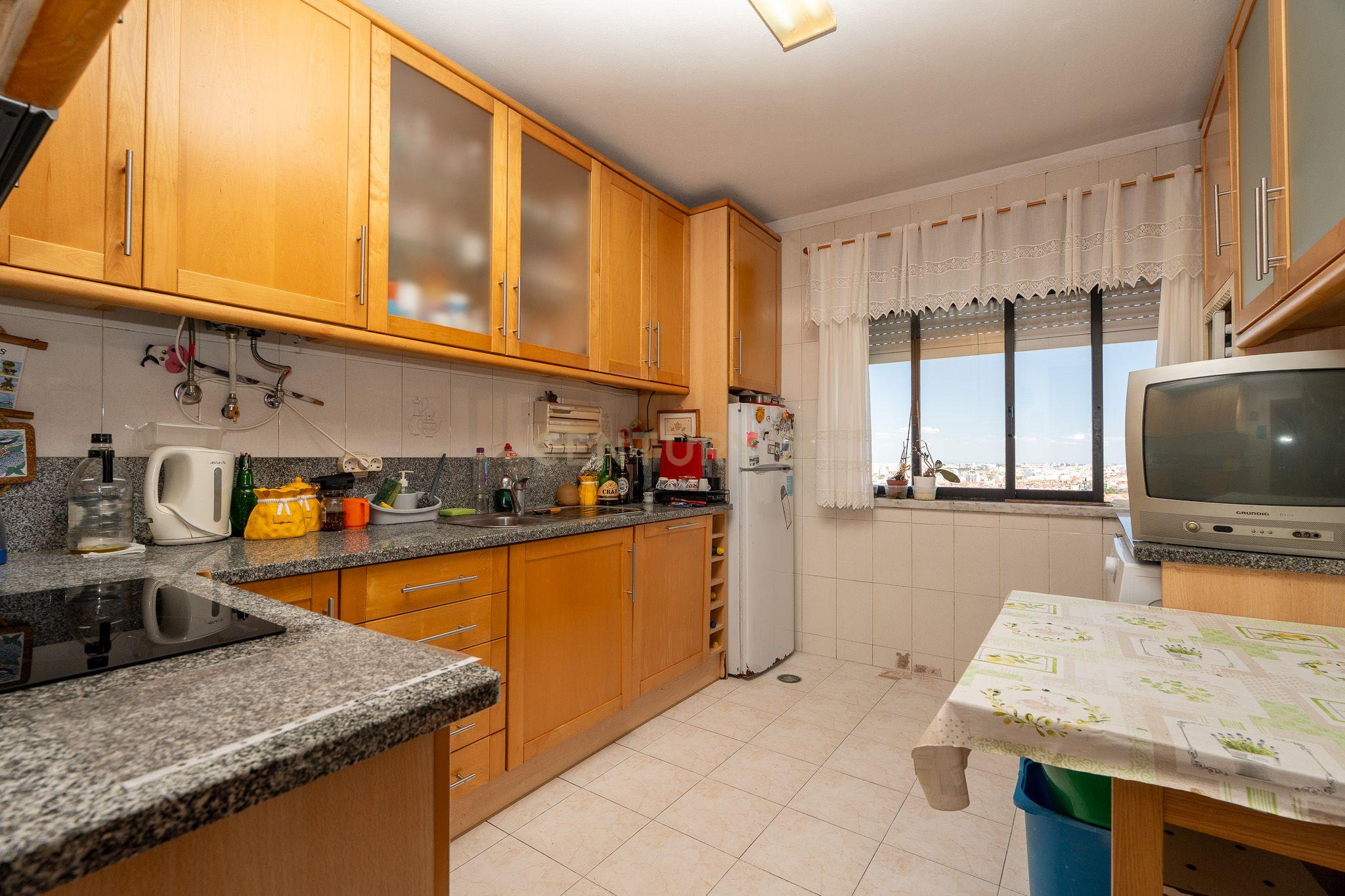 **Fantástico apartamento T4 com arrecadação*** - Image 6