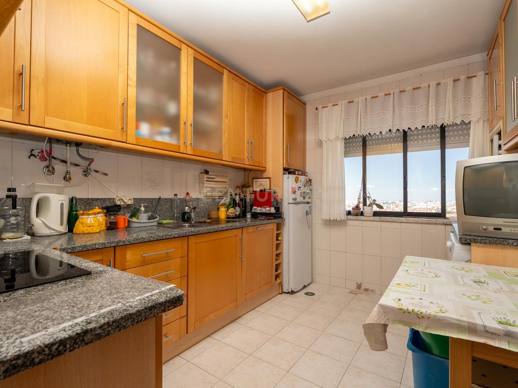 **Fantástico apartamento T4 com arrecadação*** - Image 6