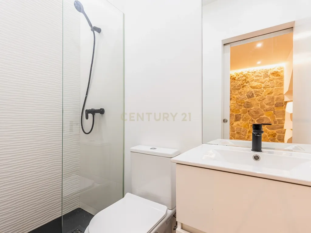 Excelente apartamento T3 Duplex, totalmente renovado, na Rua Angelina Vidal nº 32 – pronto a habitar! - Image 21