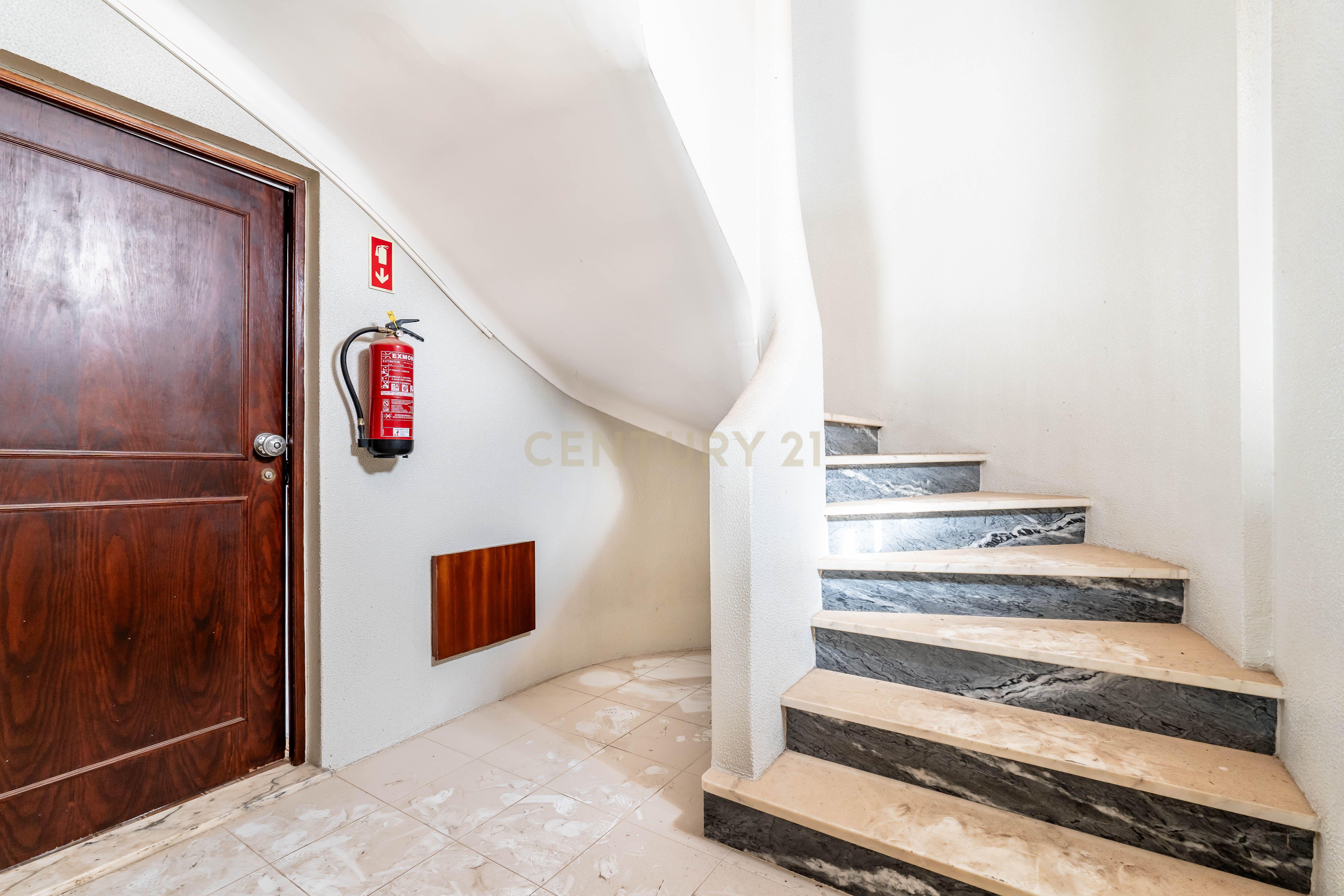 Fotografia 10 de Prédio Comercial no Centro de Portimão com Potencial para 3 Apartamentos