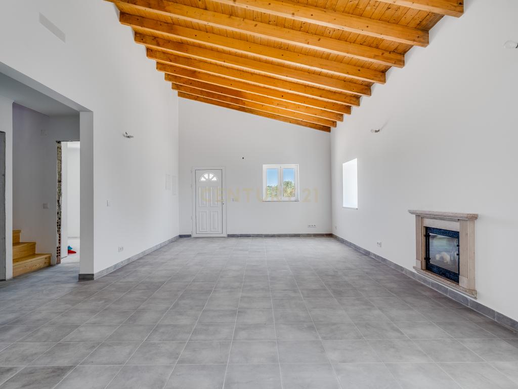 Personalize a Sua Casa – Moradia Terrea T2+2 em Fase de Acabamentos com 500m² de Terreno - Image 5