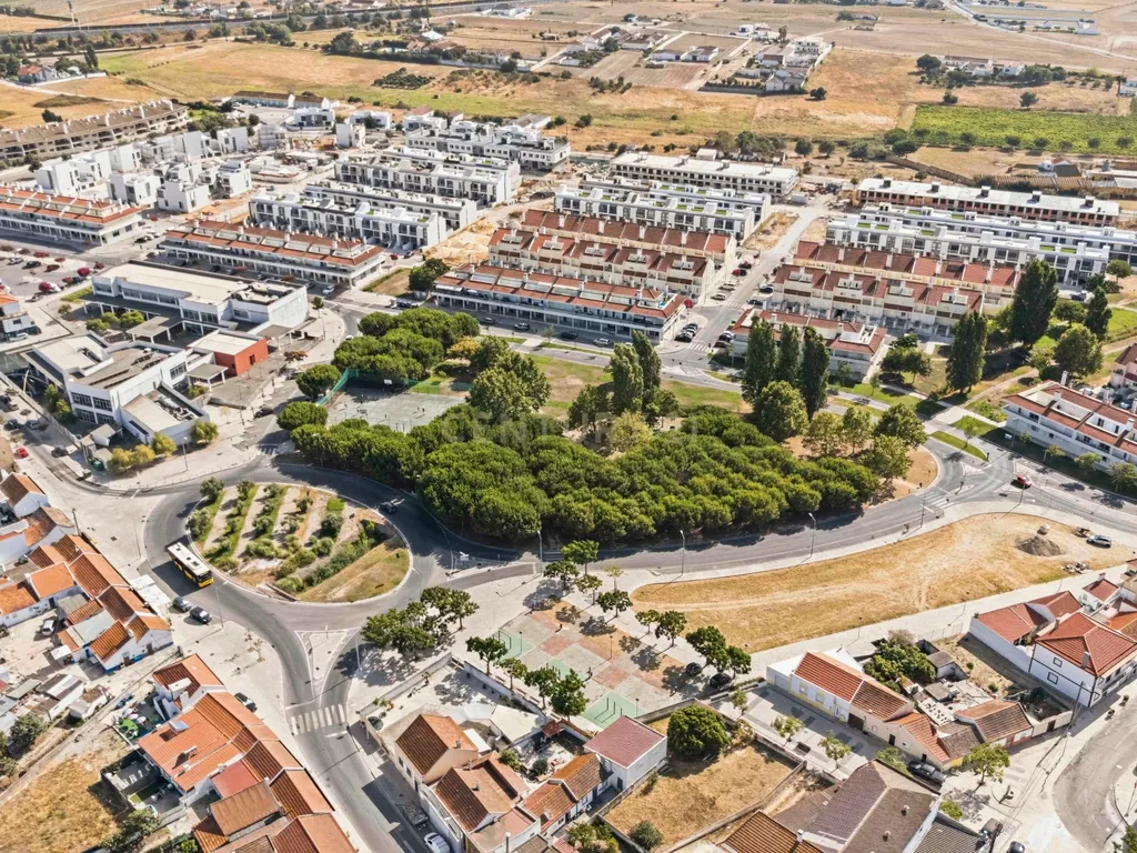 Duplex Exclusivo | 1 Quarto + 3 Suites | Terraços | Vista Panorâmica sobre o Estuário do Tejo - Image 36