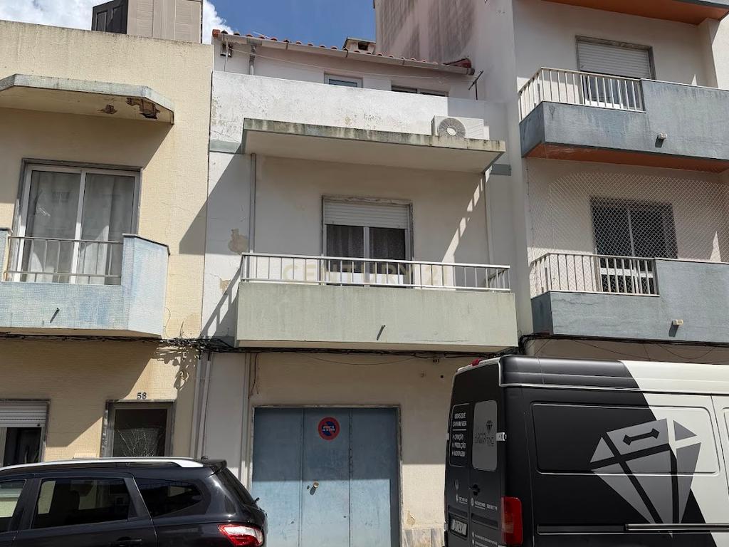 Moradia T2 + 1 no Centro de Portimão | Garagem 55 m² | Potencial + Proximidade às Praias - Image 59