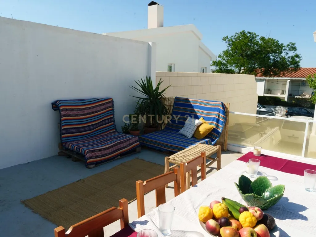 Espetacular moradia T5 em Oeiras- Alto da Barra com Jardim, Terraço e tudo pertinho de si! - Image 9