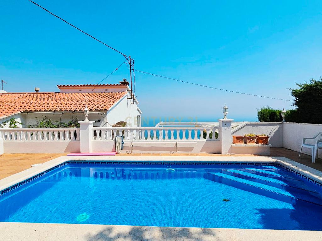Cobertura com terraço, jardim e piscina privada com vista para o mar em Llançà - Image 2