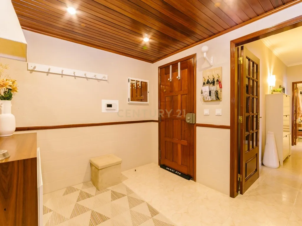 Apartamento T2 em Santa Marta do Pinhal – Corroios - Image 17
